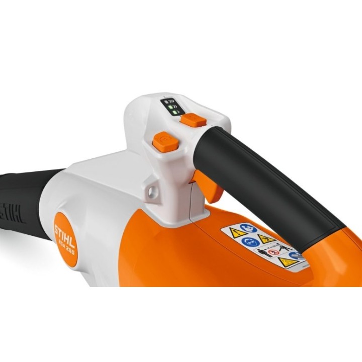 Soffiatore a batteria STIHL BGA 250 tensione 36V velocita' aria max 85 m/s | Newgardenmac.com