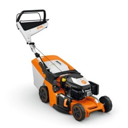 STIHL RM 448 T Benzin-Rasenmäher, 166 cm³, 46 cm Schnittbreite, 52 l Grasfangkorb | Newgardenmac.com