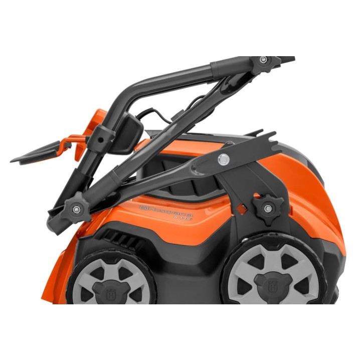 Escarificador de césped a batería HUSQVARNA S138i, ancho de trabajo 37,5 cm | Newgardenmac.com