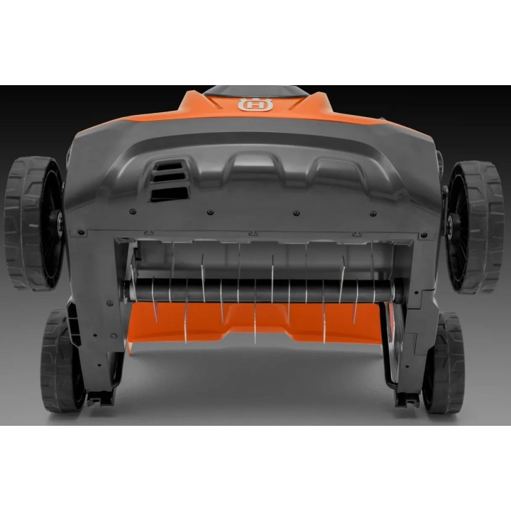 HUSQVARNA S138i battery-powered lawn scarifier, working width 37.5 cm | Newgardenmac.com