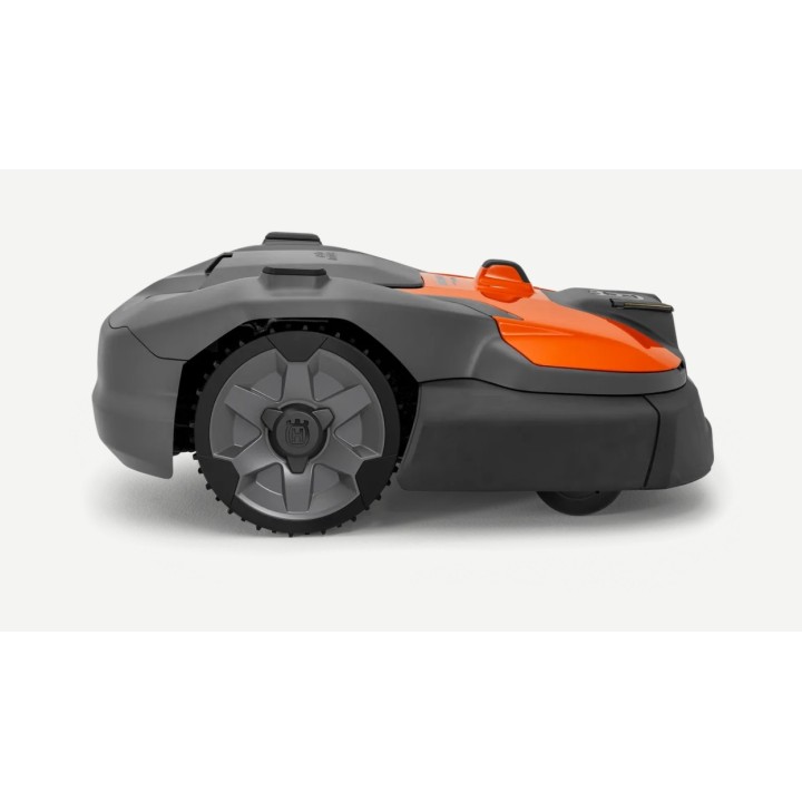 HUSQVARNA AUTOMOWER 580EPOS 16000mq Vision Ai professional robot lawnmower | Newgardenmac.com