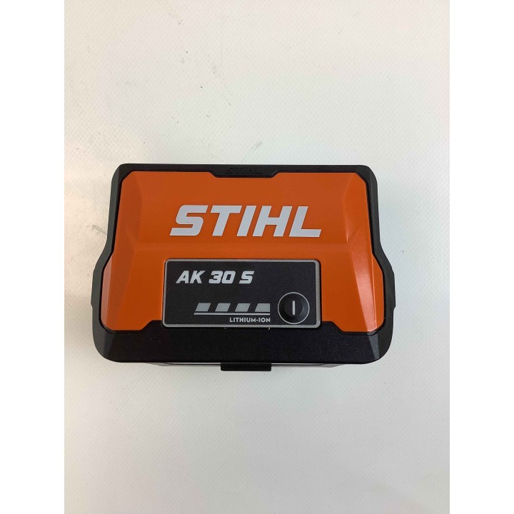 STIHL AK30S 36V 2,5Ah Lithium-Ionen-Akku mit LED-Anzeige für Kettensäge und Freischneider | Newgardenmac.com