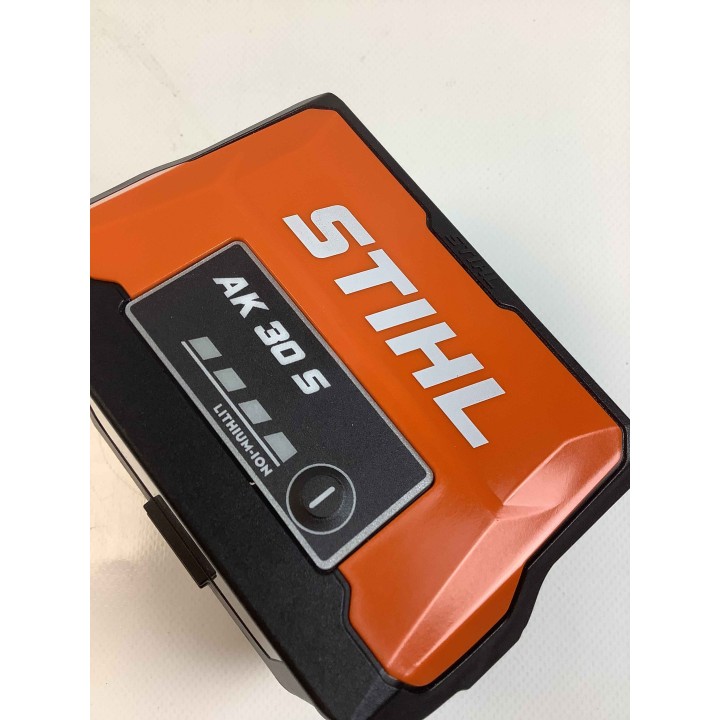 STIHL AK30S 36V 2,5Ah Lithium-Ionen-Akku mit LED-Anzeige für Kettensäge und Freischneider | Newgardenmac.com